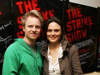 Emily Deschanel of ‘Bones’ Marries Writer-Actor David Hornsby