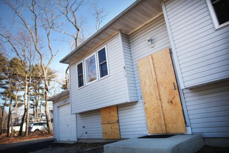 Foreclosures Set to Rise Again in 2012