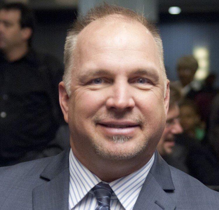 The Grapevine: Garth Brooks, Bruce Springsteen and Mick Jagger