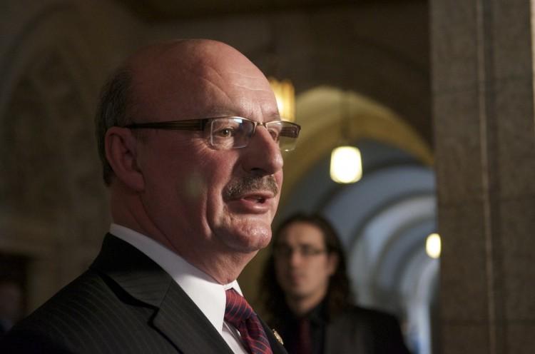 House Votes to Keep Air Canada Flying