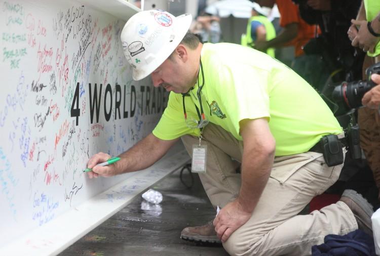 Final Beam Completes Construction of 4 World Trade Center