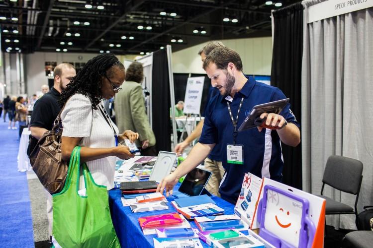 Managing the Transition to Digital Textbooks