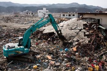 Radiation Leaks at Japanese Plant Will Take Months to Stop