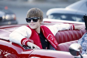 Justin Bieber Wins Best New Artist at MTV VMA Awards