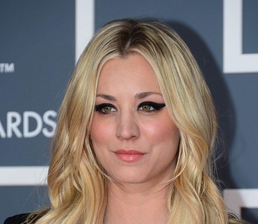 Kaley Cuoco: CBS Censors Star’s Tweets