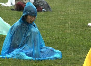 Rights Defenders, Hu Supporters Flood Parliament Hill for Chinese Leader’s Visit