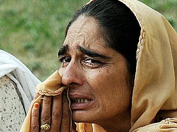 Suicide Bombers in Pakistan Kill 70, Wound 100