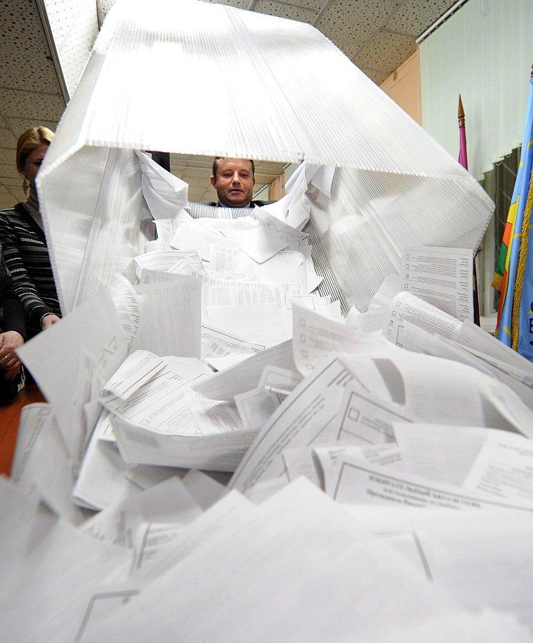 Putin Wins Presidency, but Image Tarnished