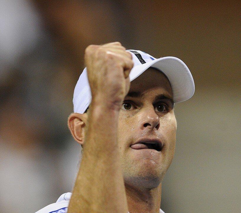 Roddick Blitzes Tomic; Advances to Third Round