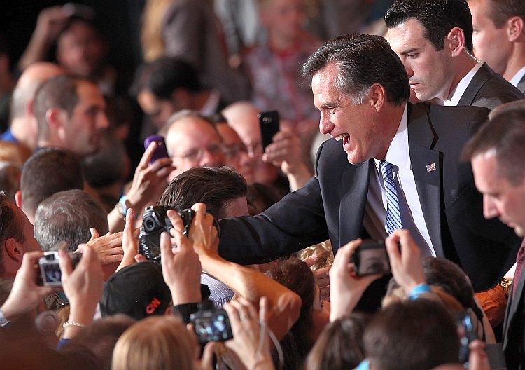 Romney Tightens GOP Hold as Rivals Hang On