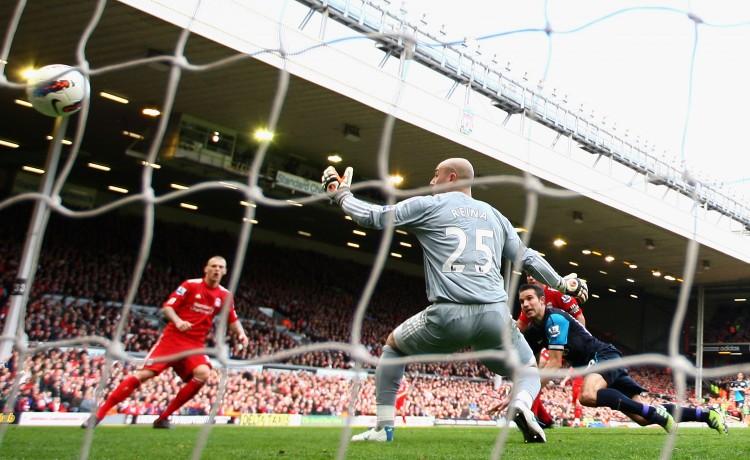 Arsenal’s Robin van Persie Steals the Points From Liverpool