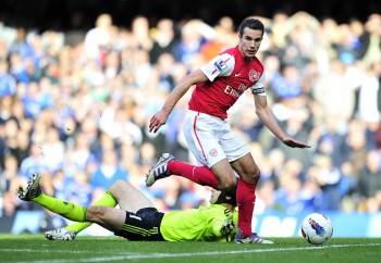 Van Persie Hat Trick Powers Arsenal Past Chelsea