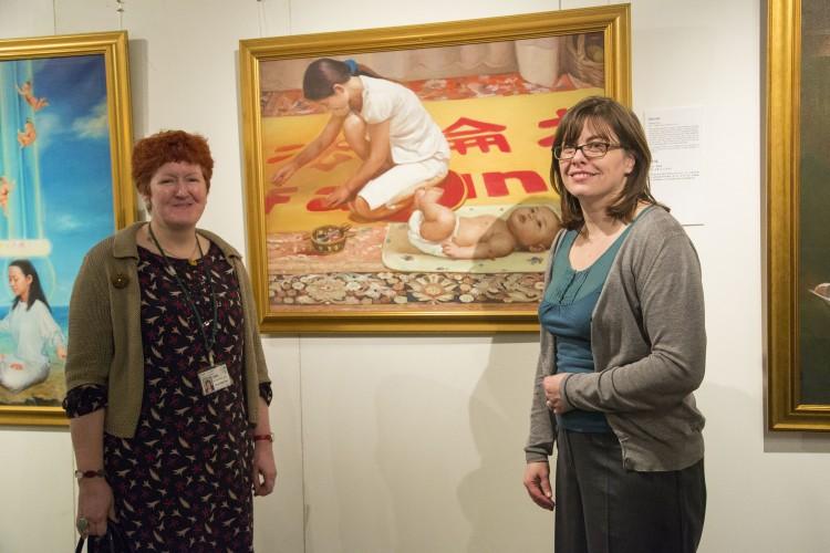 In a Leafy London Suburb, a Painting Exhibition Shows Persecution in China