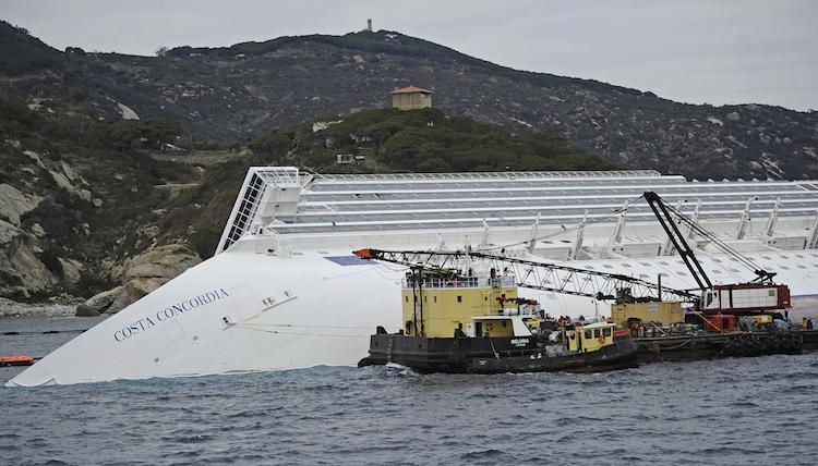 Italy Stops Underwater Rescue Mission in Cruise Ship