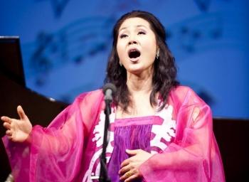 Chinese Vocal Contestants Prepare for Final Round