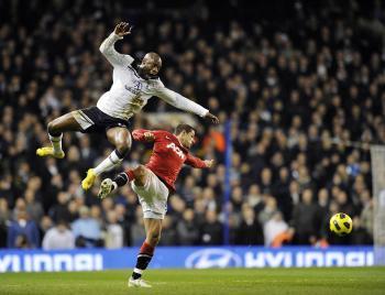 Manchester United Survive Rafael’s Sending Off Against Spurs