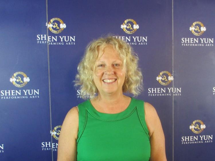 Psychologist Says Shen Yun ‘Very Uplifting Show’