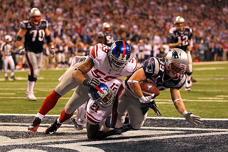 Super Bowl XLVI: Patriots Take Lead Over Giants Just Before Halftime