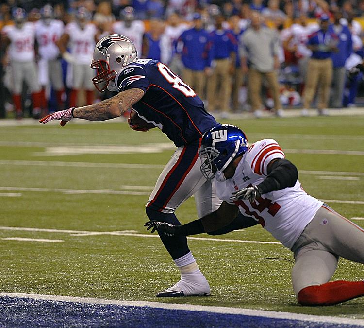 Super Bowl XLVI: Patriots Hold Giants to FG, Lead 17–15 After Three
