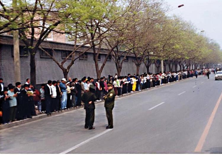 How the Chinese Communist Party First Split on Falun Gong