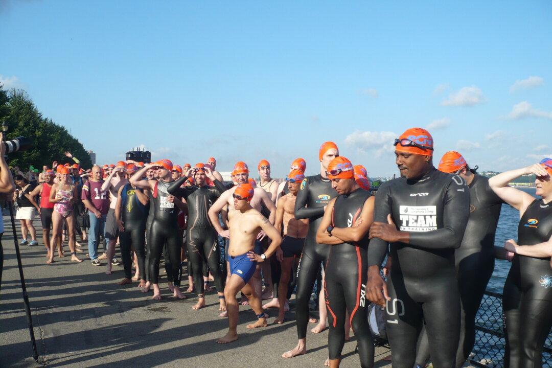 ‘Aquathlon’ Contestants Swim the Hudson
