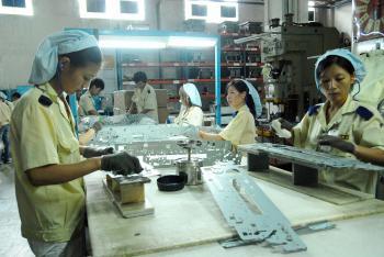 China Losing Trade Competitiveness, Hu Warns