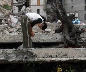 Over 100,000 Pay Homage to Family Members Who Died During Sichuan Earthquake