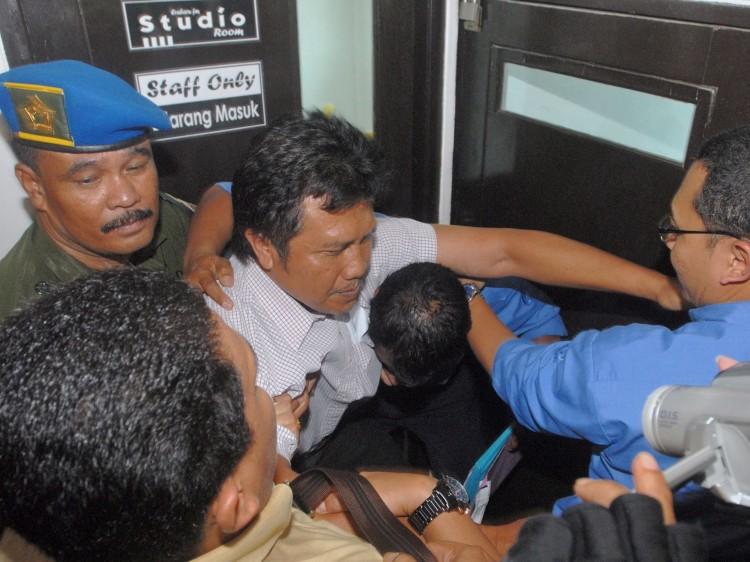 Indonesian Radio Station Pitches in for Complex Battle