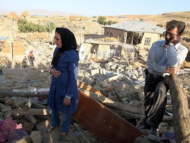 Aid Slow to Reach Iran’s Quake-Hit Northwest