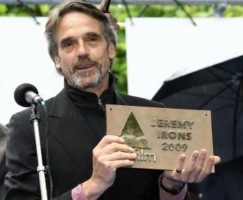 Jeremy Irons Criticizes Slovak Police’s Behavior Against Activists