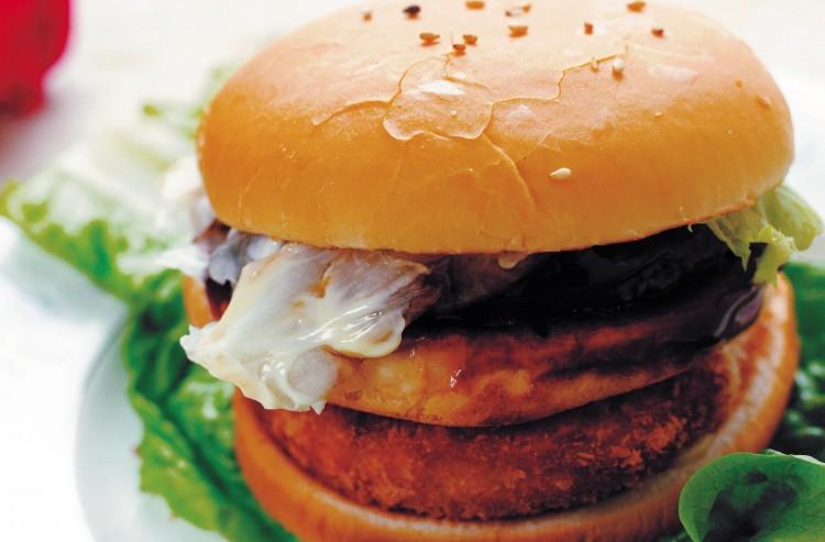 Eating Lunch Out Once a Week is Costing Canadians: Survey