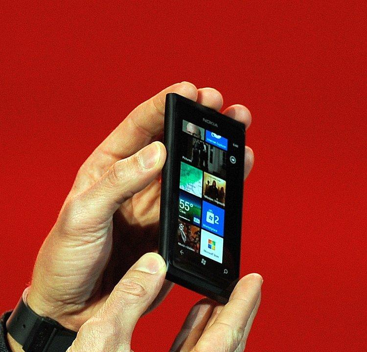 Nokia Aims to Alter Market With Lumia 900