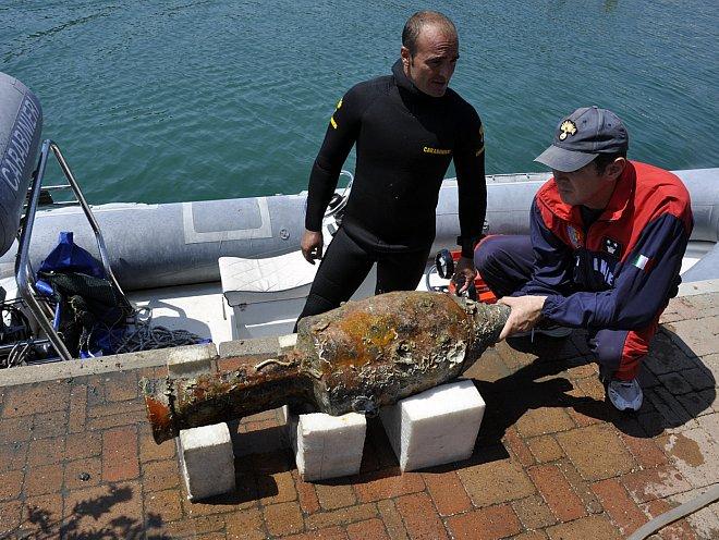 Ancient Cargo Points Way to 2,000-Year-Old Roman Shipwreck
