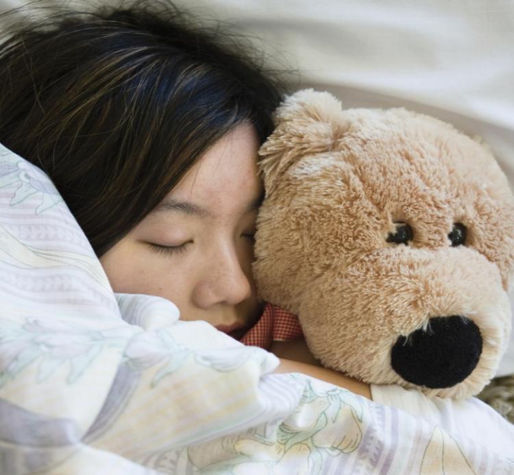 Fear of Darkness May Contribute to Light Sleep