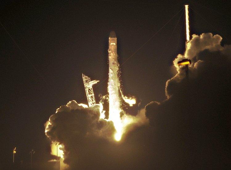 SpaceX Capsule Returns to Earth