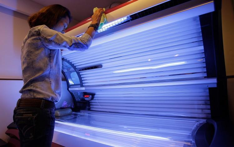 Health Canada Proposes Warnings for Tanning Beds