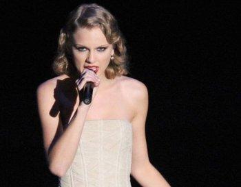 Taylor Swift Sings Song Addressed to Kanye West
