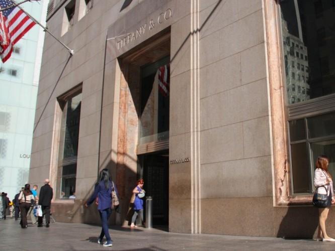 Tiffany Earnings Lag, but Forecast Shines