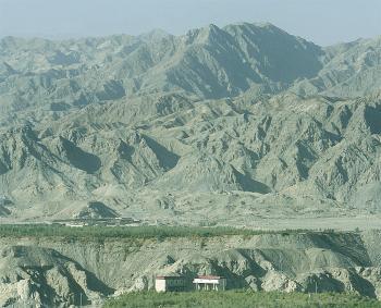 Giant Rock ‘Faces’ Found in the Western Tianshan Mountains