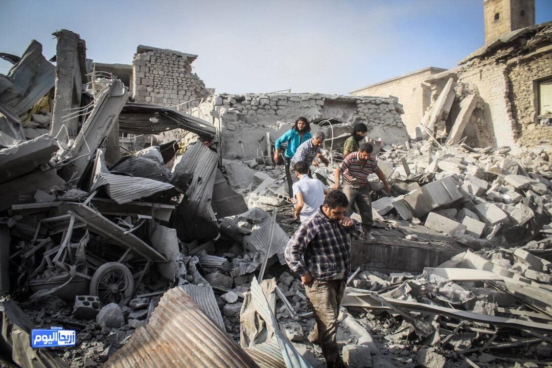 Activists: Syria Warplane Crashes, Killing and Wounding Many
