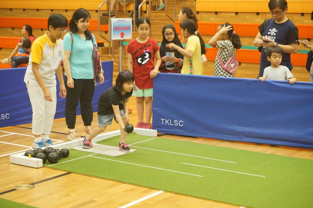 Long Queue for Lawn Bowls at ‘Sport For All Day’