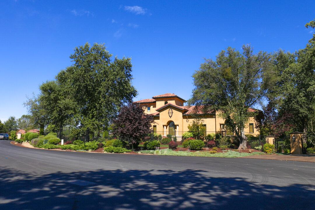 Here is the California Mansion of Ling Wancheng, Brother of a Purged Top Chinese Official