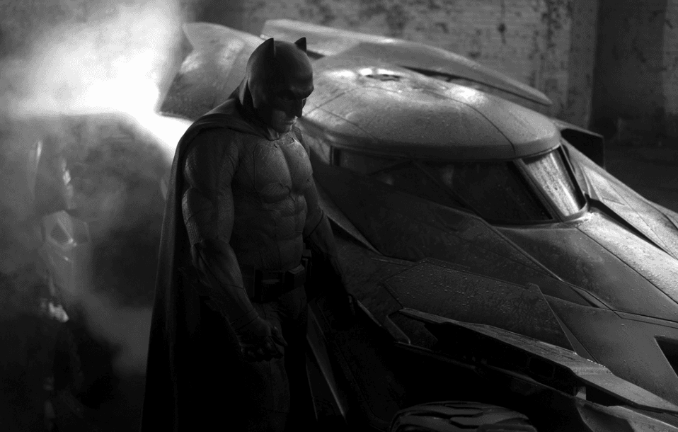 Batman vs Superman: Warner Bros. Execs Give Movie Standing Ovation, Affleck Getting Long Term Deal