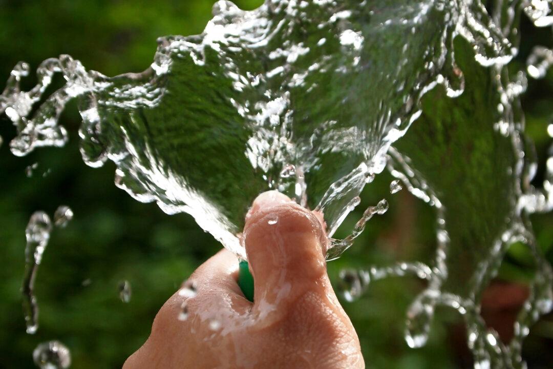 Temperatures Soar in Cyprus ... It’s so Hot That Steering Wheels Are Starting to MELT
