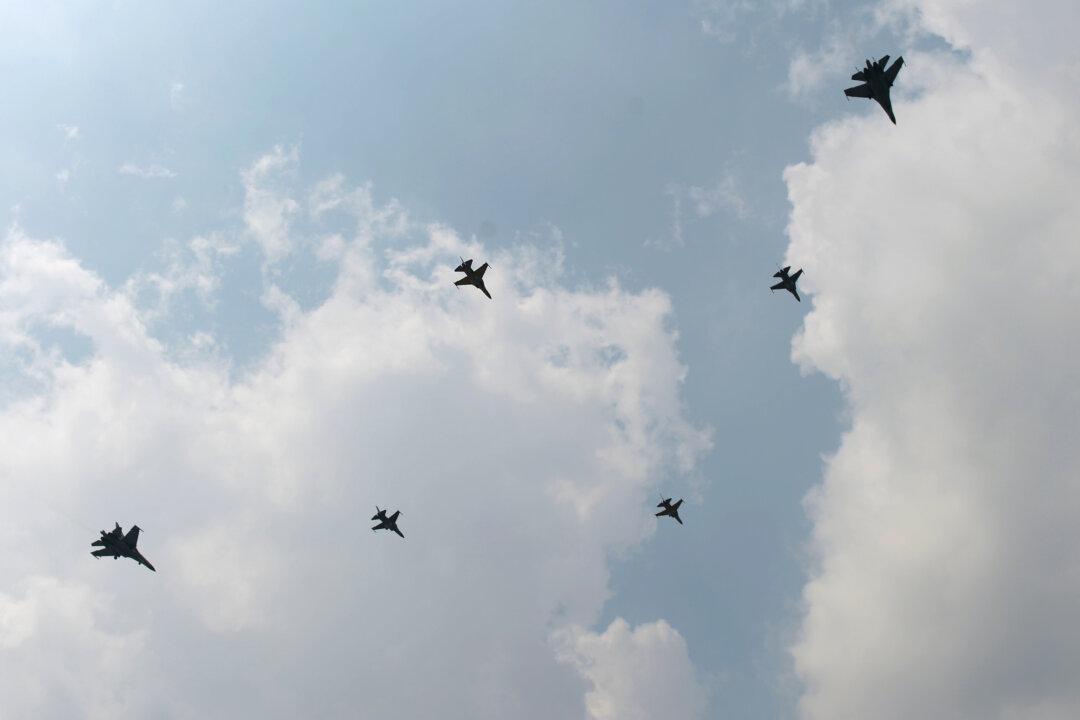 Watch: Russian Sukhoi T-50 Stealth Fighter Jet Performs Stunning Moves in the Air