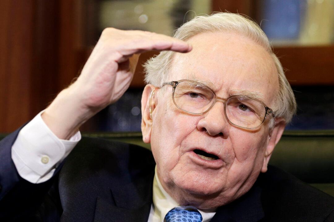 Warren Buffett Encourages Investors to Bet on American Economy