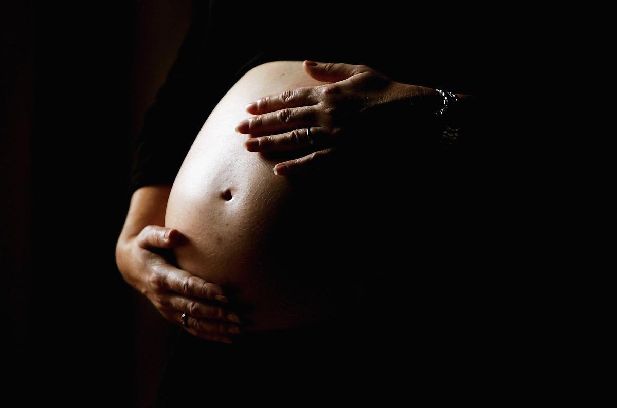 2-Hour Limit on Partners of New Vic Mums