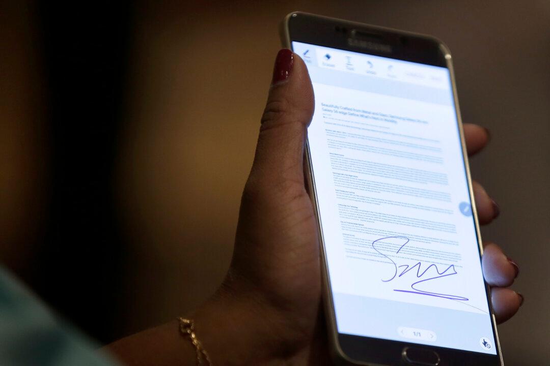 2 Jumbo Phones From Samsung Ahead of Expected New iPhone