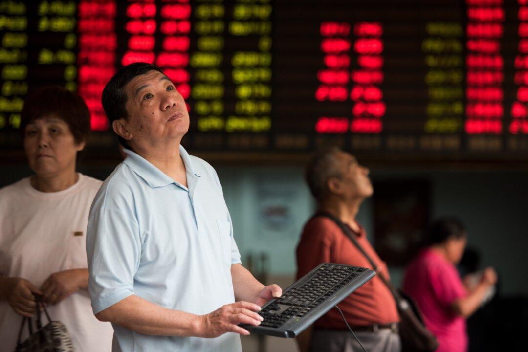 Why China Can Have Devaluation and a Stock Market Crash at the Same Time