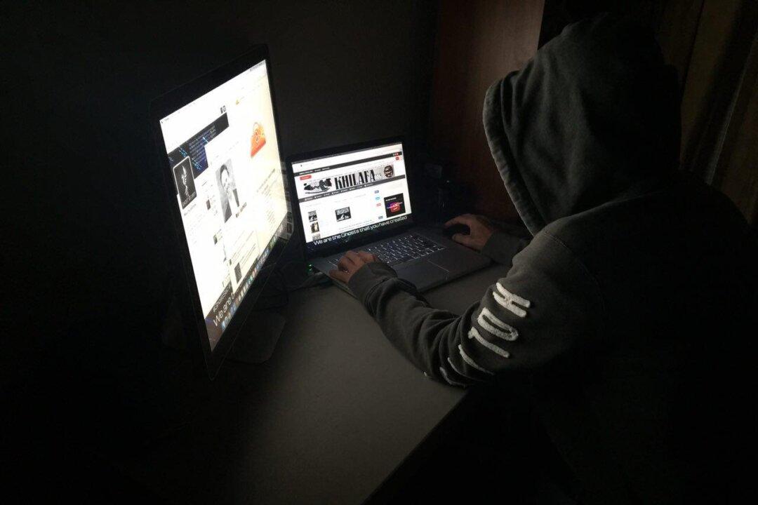 Hackers Take On ISIS